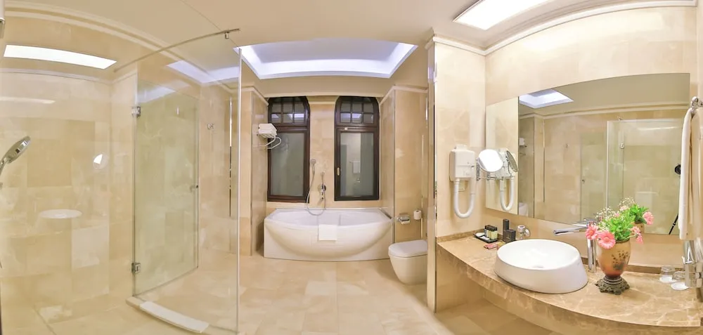Junior Suite, Super King, Jacuzzi, City view