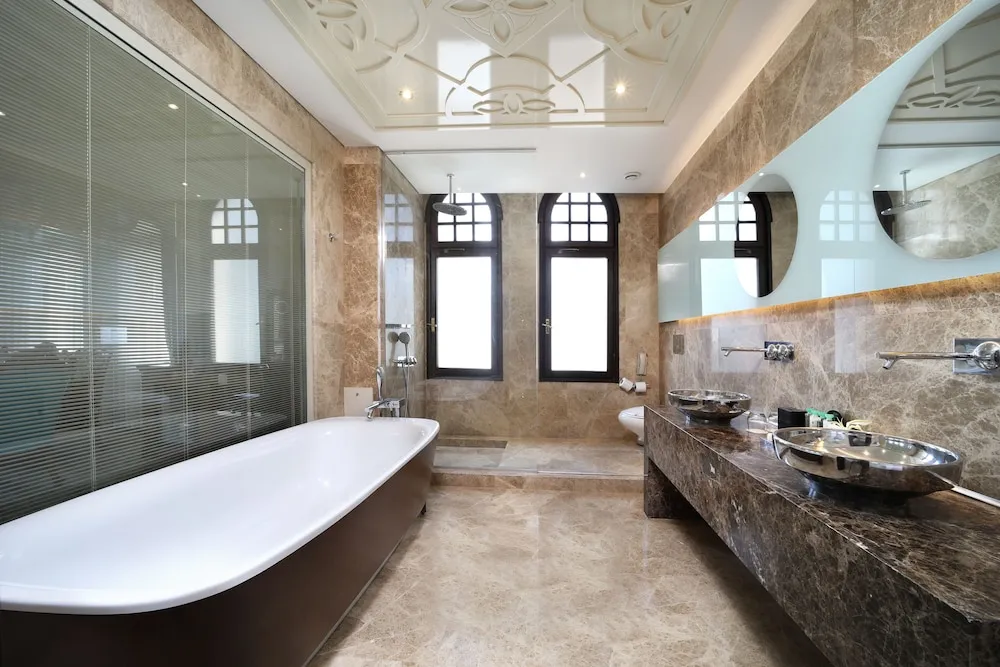 Junior Suite, Super King, Jacuzzi, City view