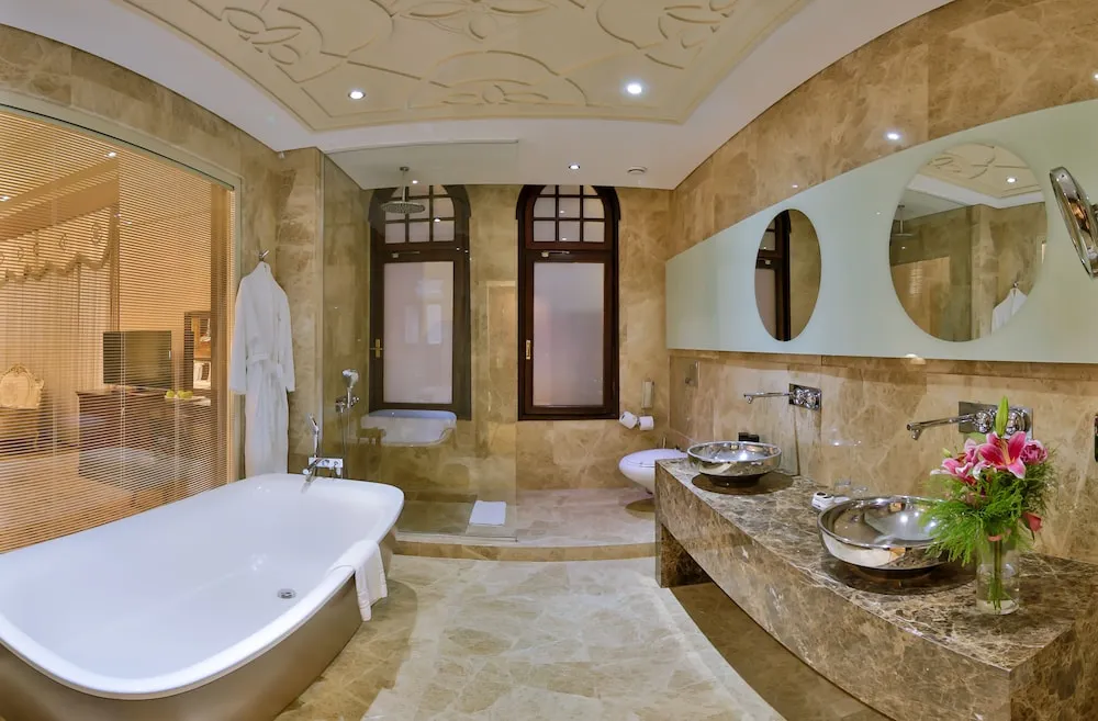 Junior Suite, Super King, Jacuzzi, City view
