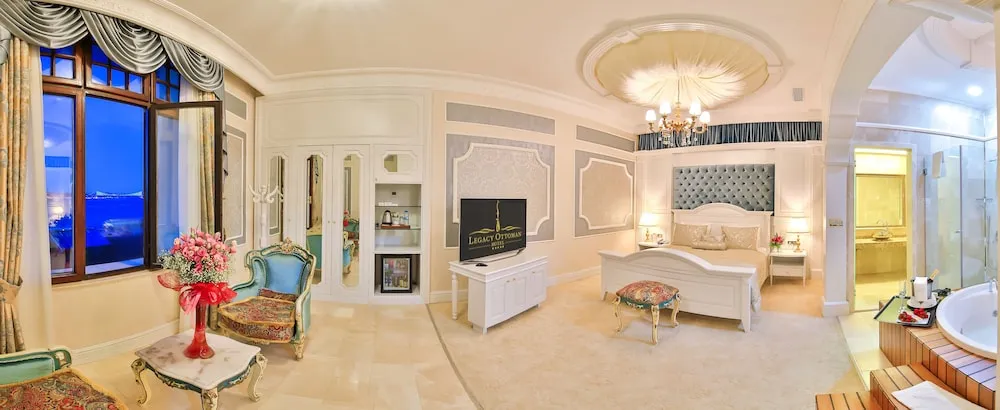 Legacy Ottoman King Suite