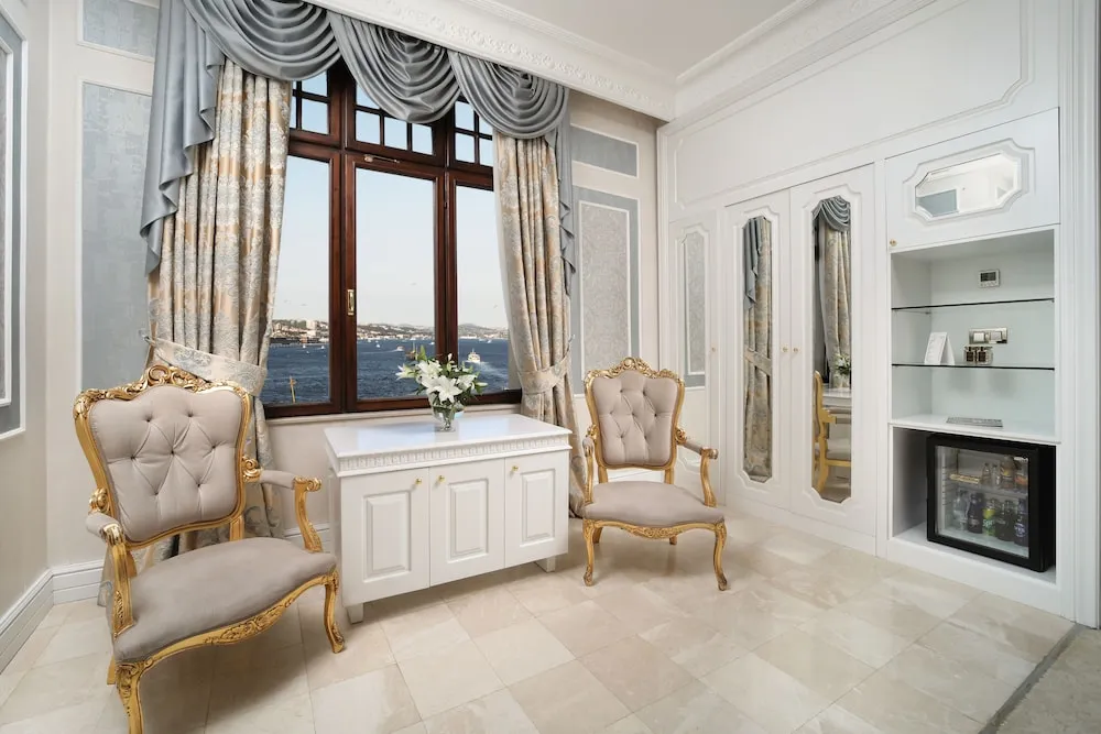 Legacy Ottoman King Suite
