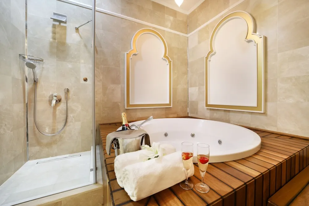 Legacy Ottoman King Suite