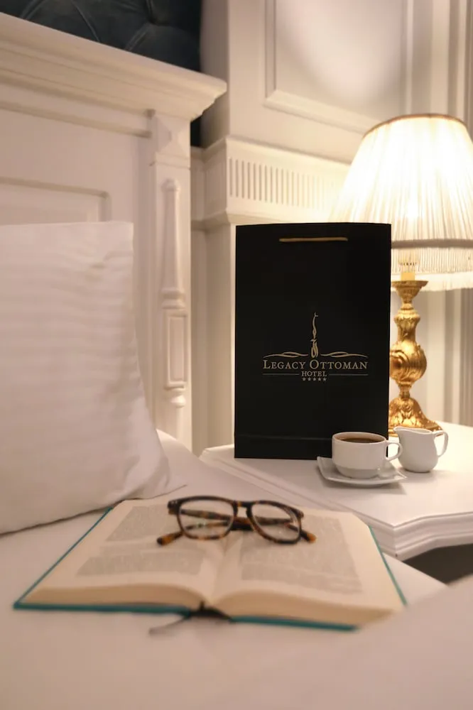 Legacy Ottoman King Suite