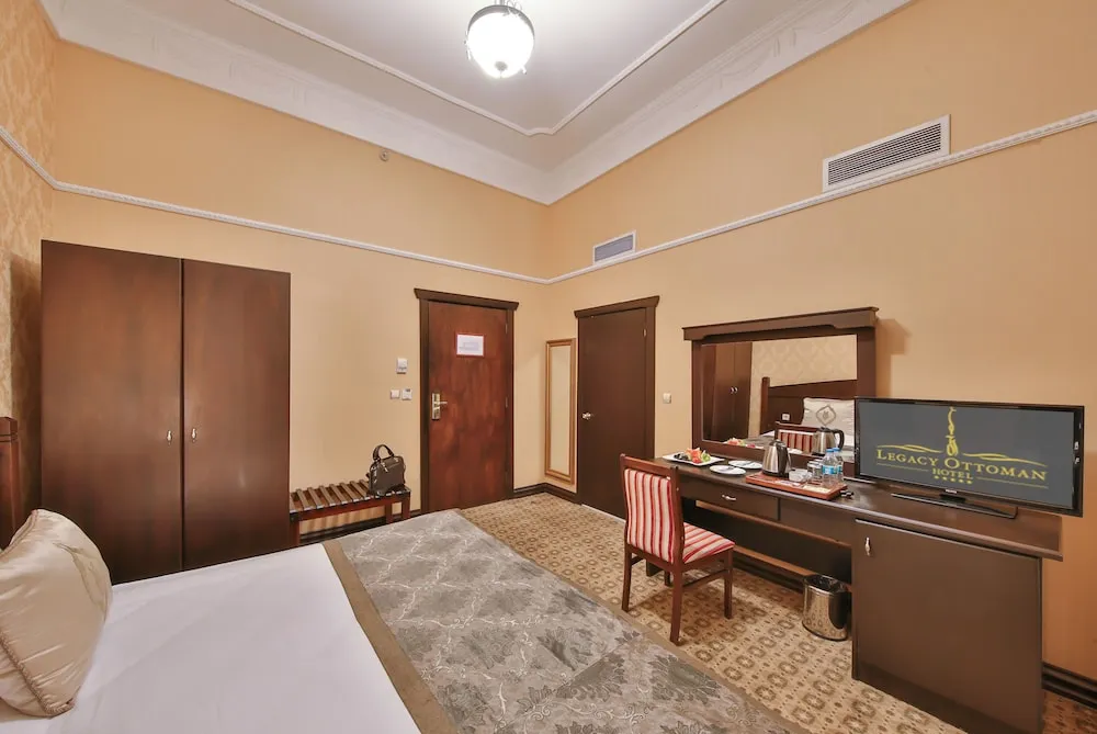 Superior Room, Queen / Twin