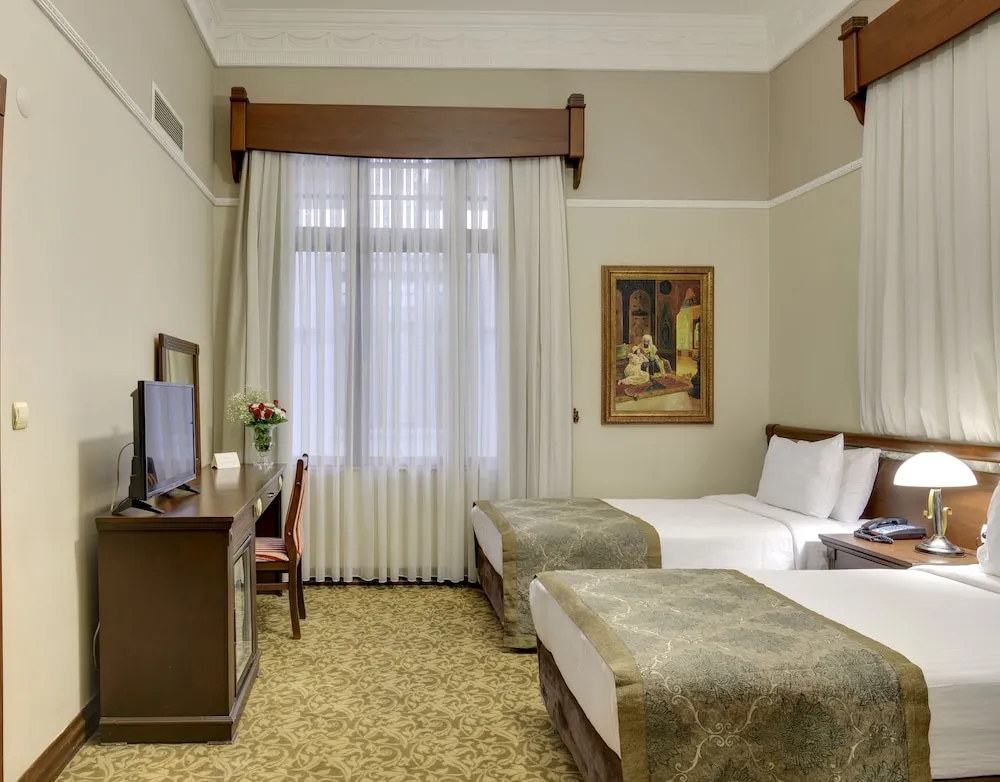 Superior Room, Queen / Twin