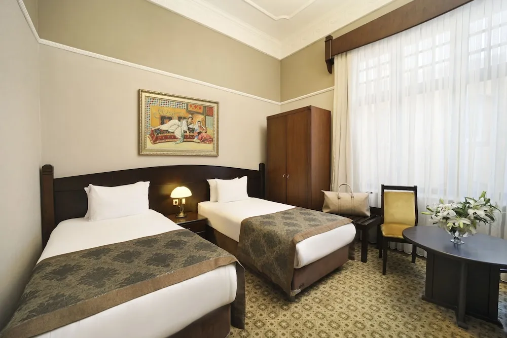 Superior Room, Queen / Twin