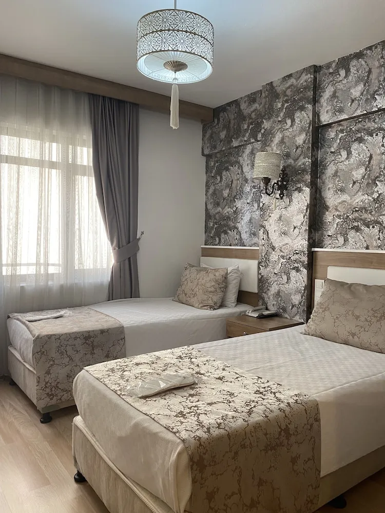 Tek Büyük veya İki Ayrı Yataklı Oda