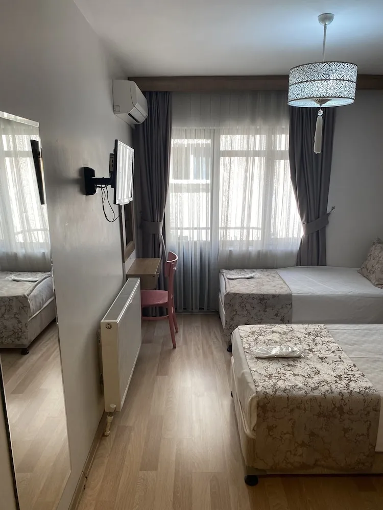 Tek Büyük veya İki Ayrı Yataklı Oda