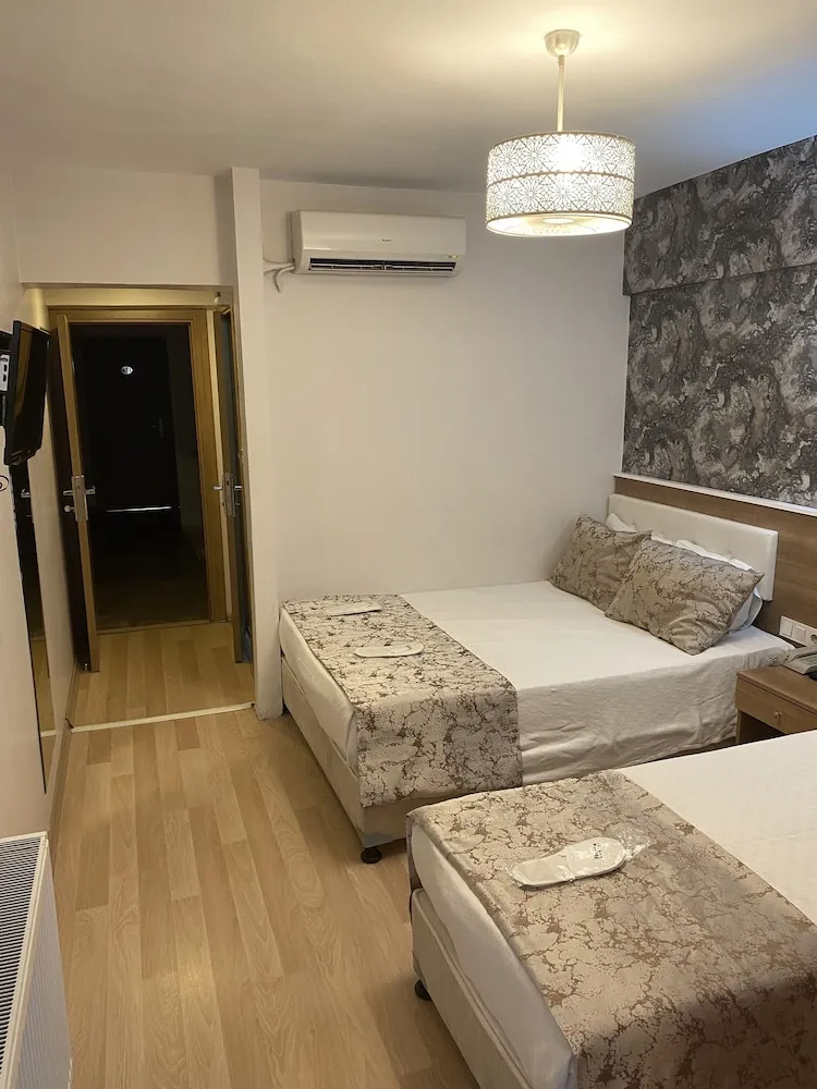 Tek Büyük veya İki Ayrı Yataklı Oda