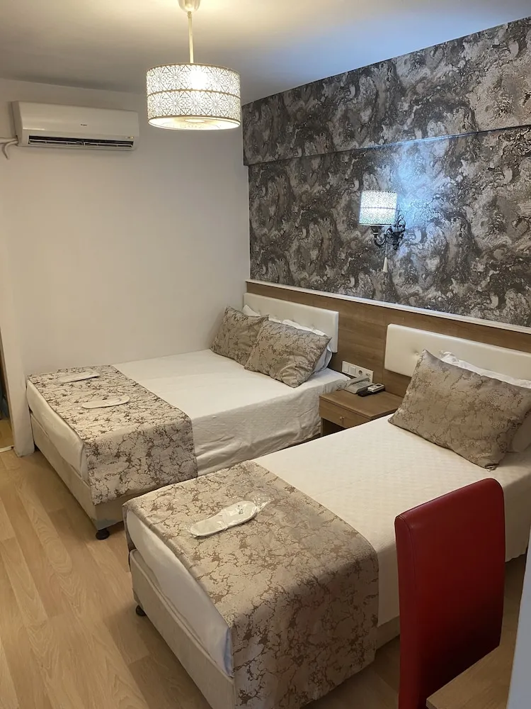 Tek Büyük veya İki Ayrı Yataklı Oda