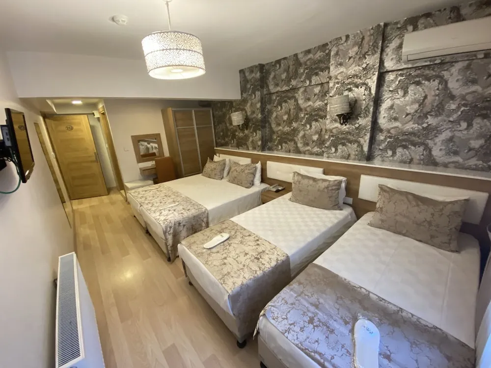 Tek Büyük veya İki Ayrı Yataklı Oda