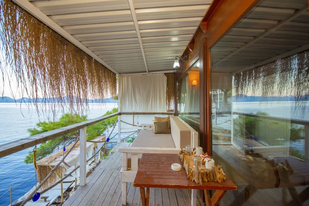 Honeymoon Suite - Sea View