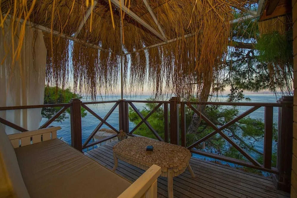 Honeymoon Suite - Sea View