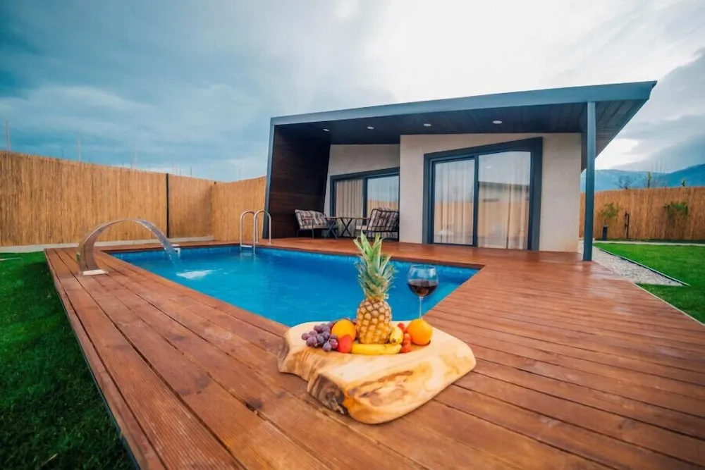 Junior Garden Soğuk Havuzlu Villa