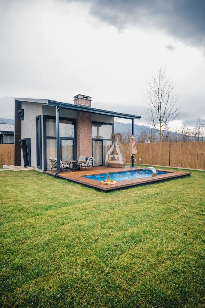 Deluxe Garden Isıtmalı Havuzlu Villa