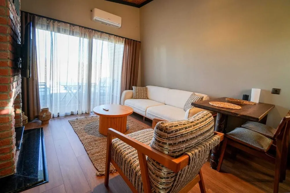 Junior Garden Isıtmalı Havuzlu Villa