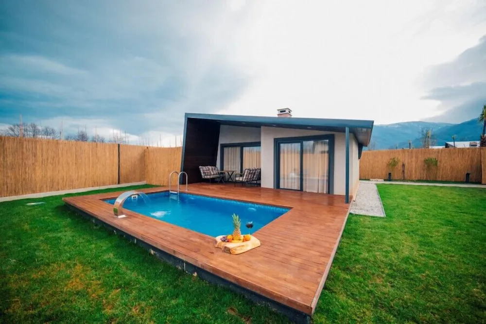 Junior Garden Isıtmalı Havuzlu Villa