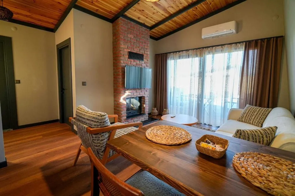 Junior Garden Isıtmalı Havuzlu Villa