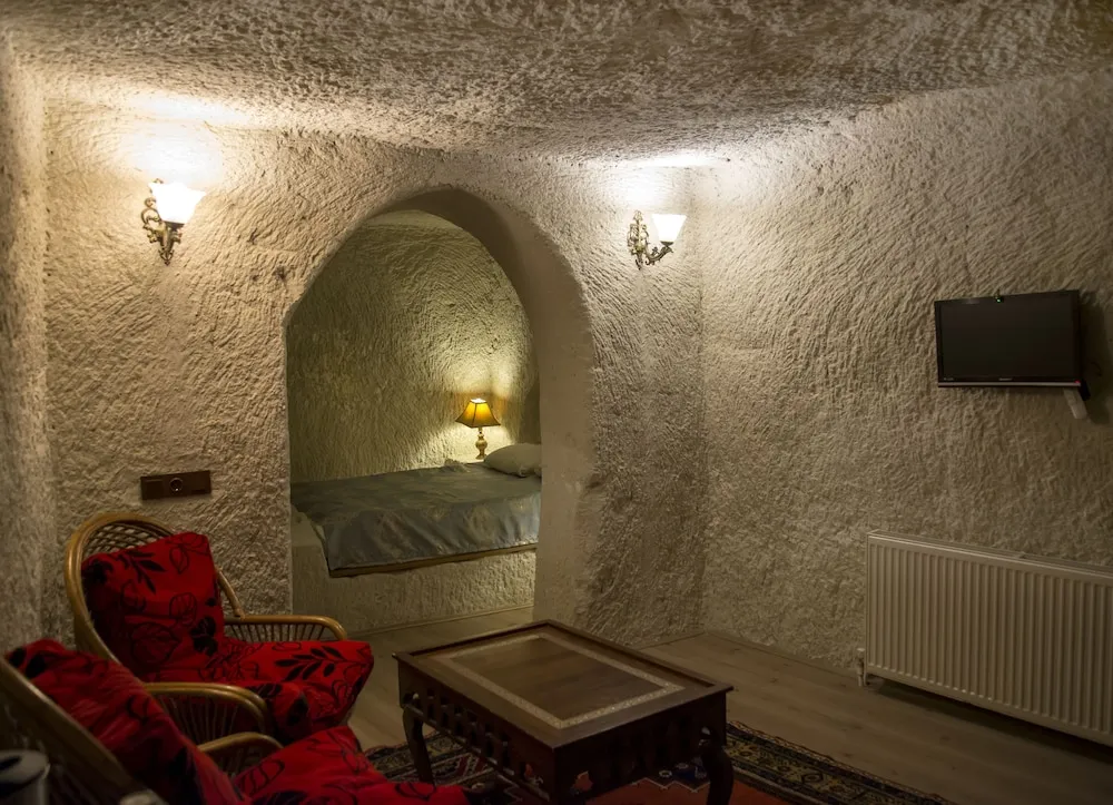 Suite Cave Room