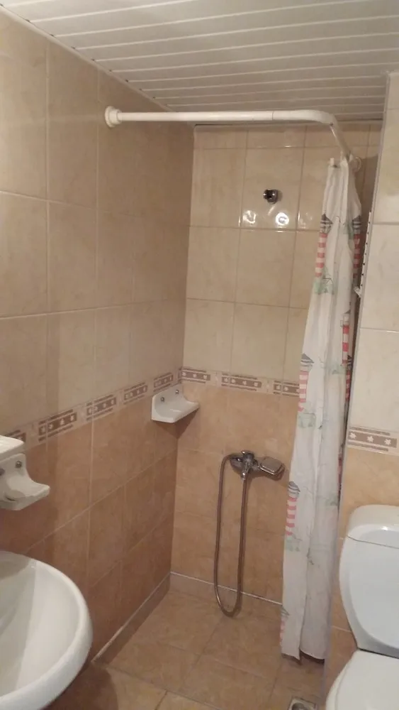 Üç Kişilik Oda