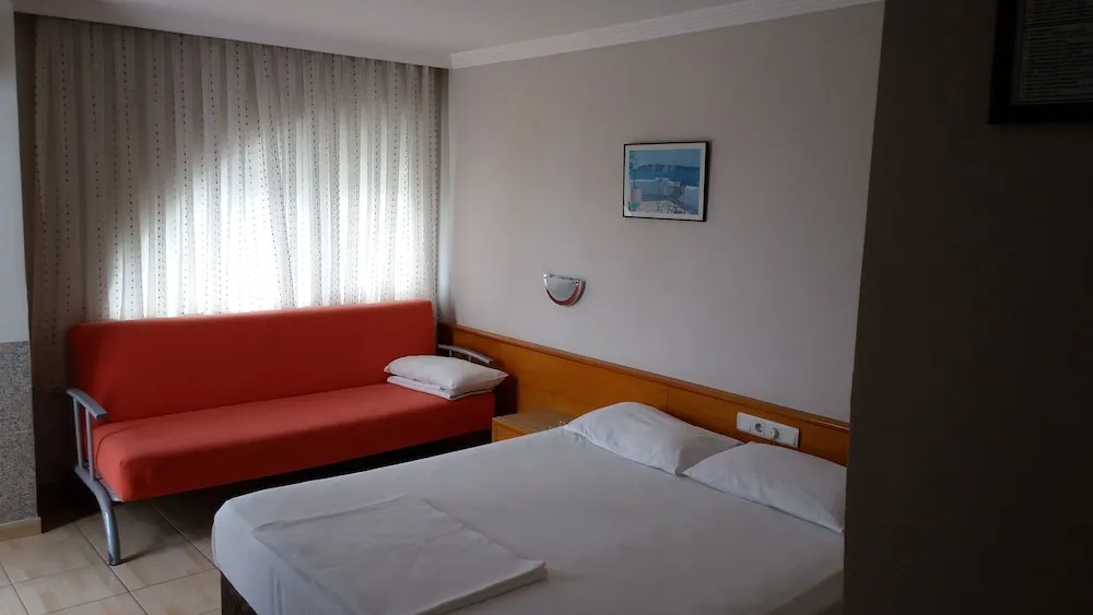 Üç Kişilik Oda
