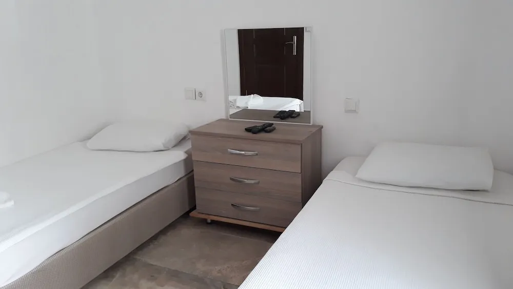 Üç Kişilik Oda, 3 Tek Kişilik Yatak