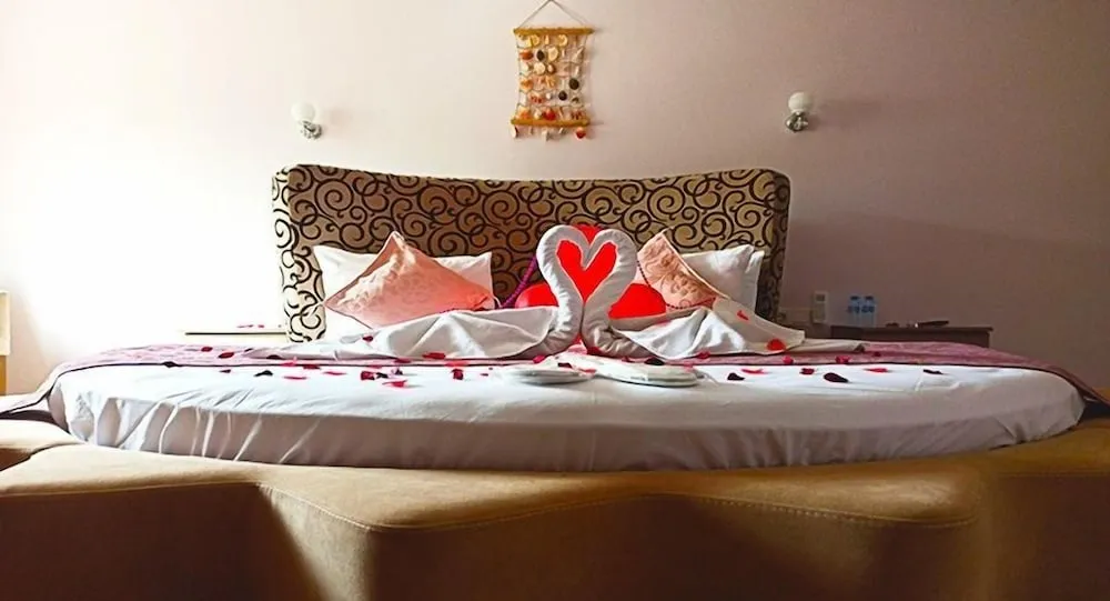 Honeymoon Tek Büyük Yataklı Oda, 1 Çift Kişilik Yatak, Sıcak Su Küveti