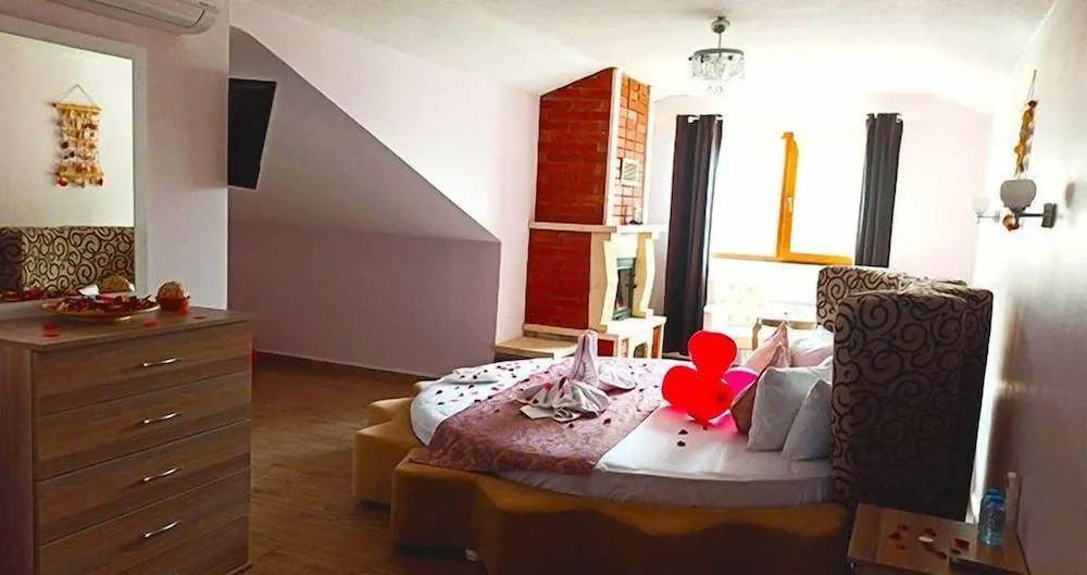 Honeymoon Tek Büyük Yataklı Oda, 1 Çift Kişilik Yatak, Sıcak Su Küveti