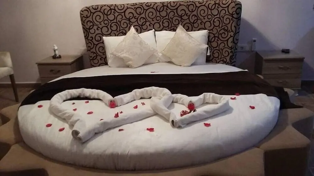 Honeymoon Tek Büyük Yataklı Oda, 1 Çift Kişilik Yatak, Sıcak Su Küveti