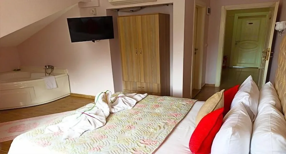 Deluxe Tek Büyük Yataklı Oda, 1 Çift Kişilik Yatak, Sıcak Su Küveti