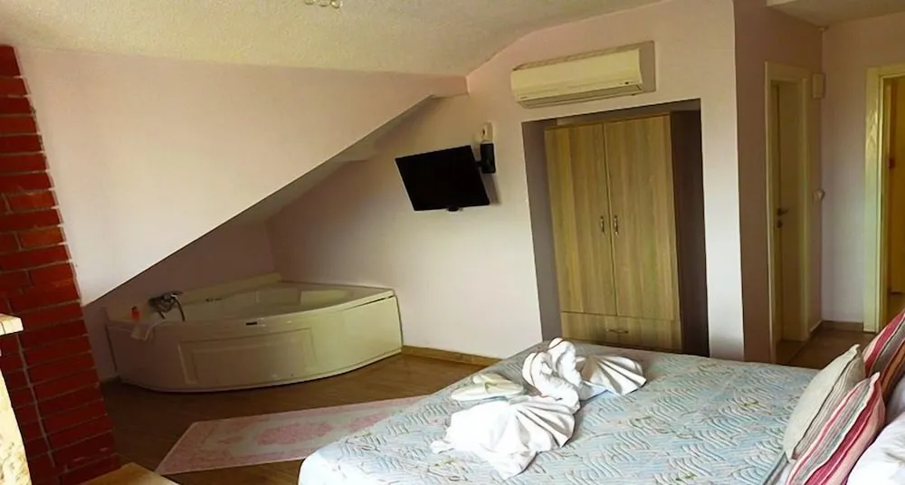 Deluxe Tek Büyük Yataklı Oda, 1 Çift Kişilik Yatak, Sıcak Su Küveti
