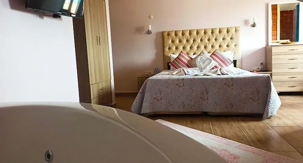 Deluxe Tek Büyük Yataklı Oda, 1 Çift Kişilik Yatak, Sıcak Su Küveti