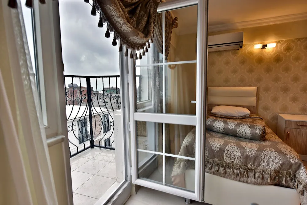 Deluxe Triple Room With Sea View