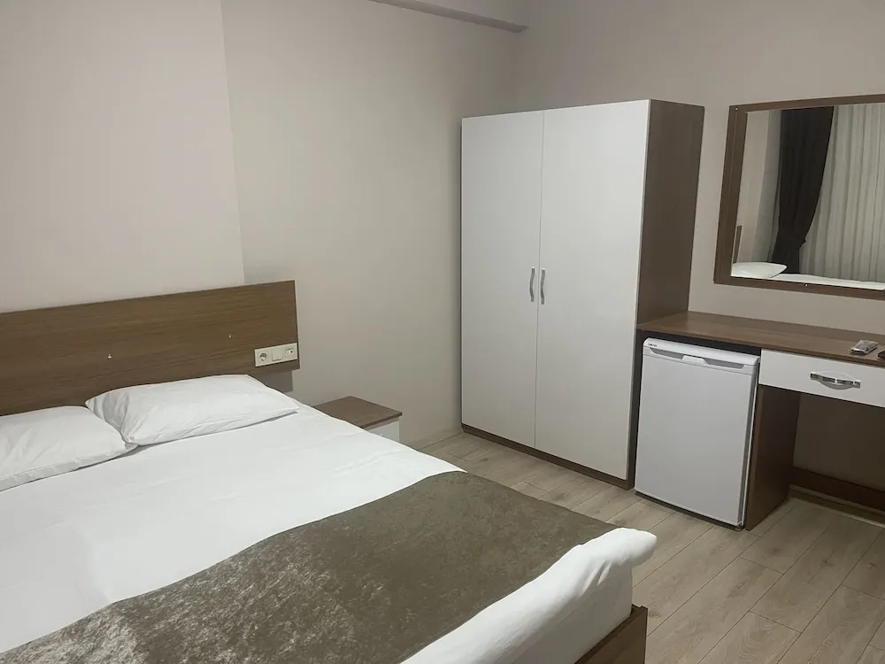 Basic Tek Büyük Yataklı Oda