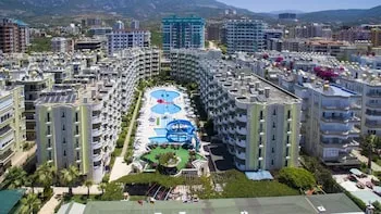 May Garden Club Hotel