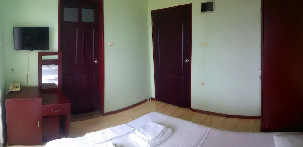 Comfort Üç Kişilik Oda, Bahçe Manzaralı