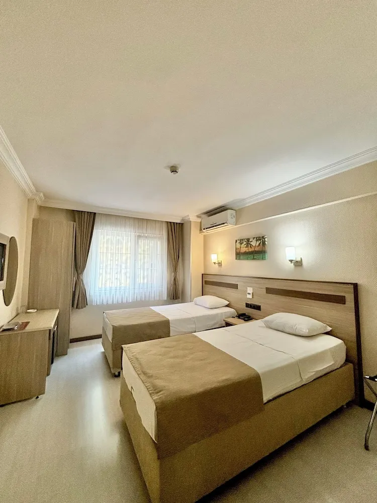 Tek Büyük veya İki Ayrı Yataklı Oda