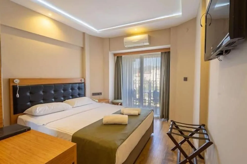 Standard Tek Büyük veya İki Ayrı Yataklı Oda (Land View)