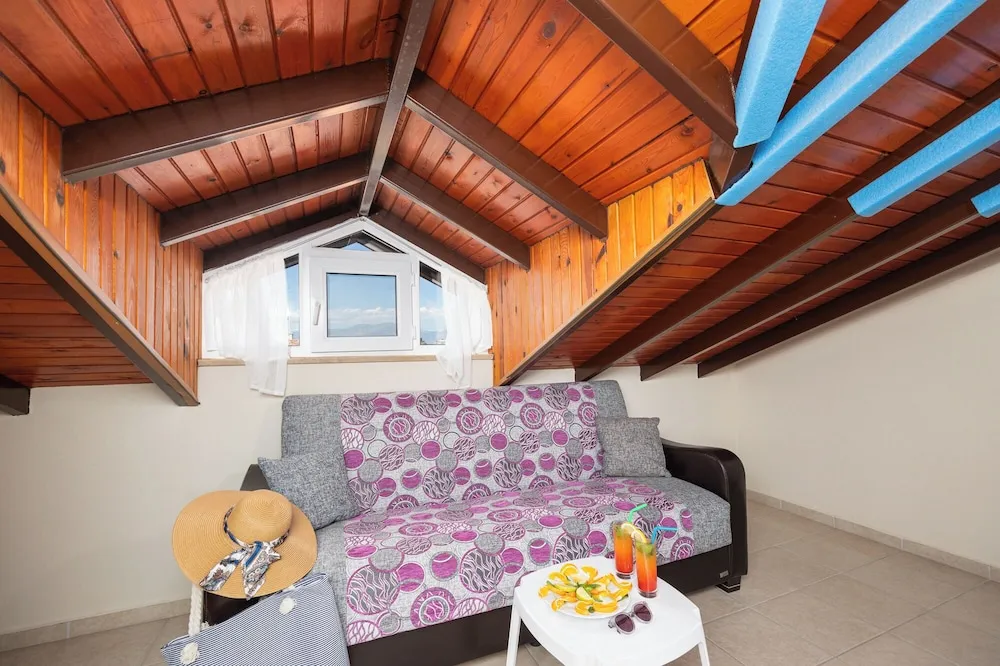 Basic Tek Büyük Yataklı Oda