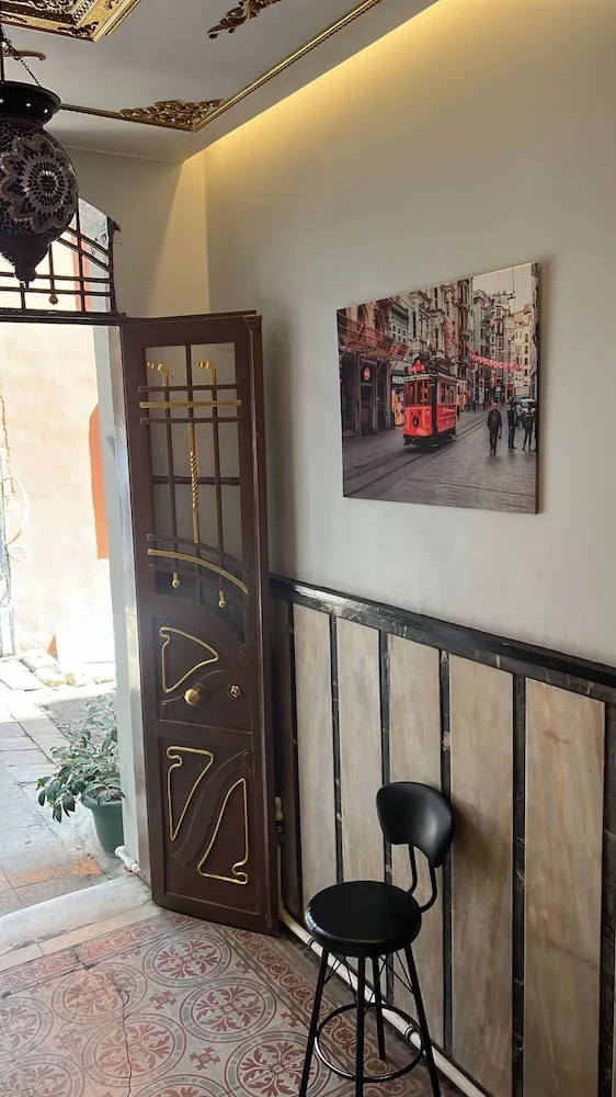 İç mekân girişi