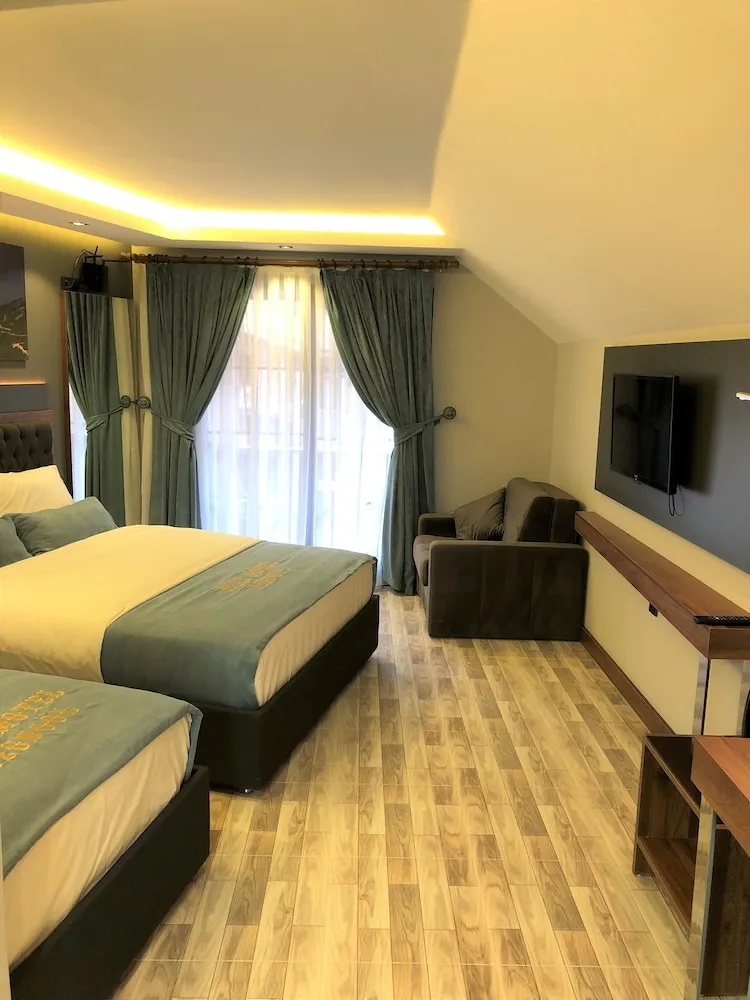 Deluxe Triple Room with Mountain View