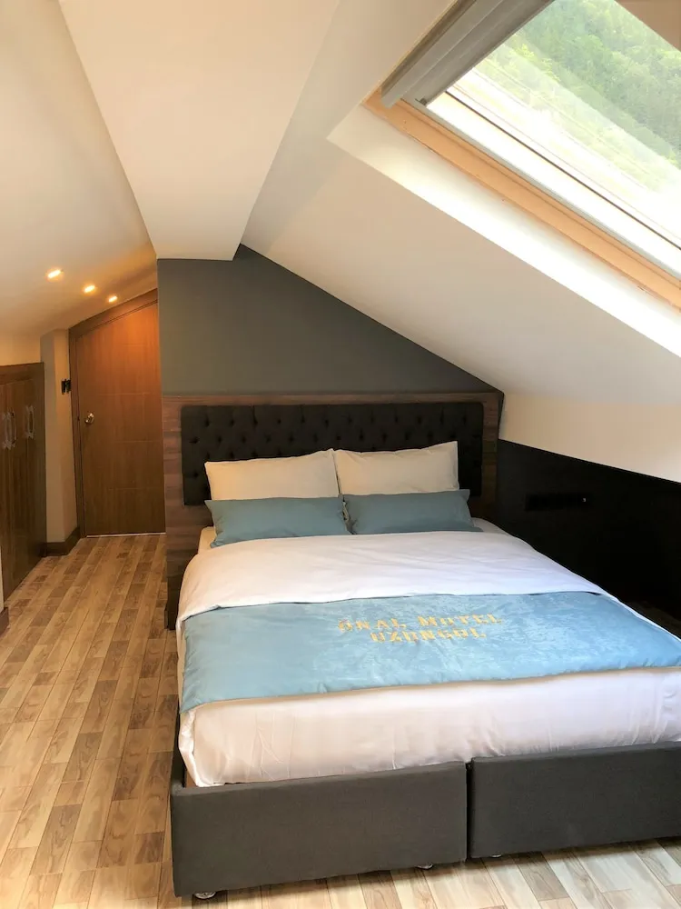 Deluxe Triple Room with Lake View and Terrace Floor