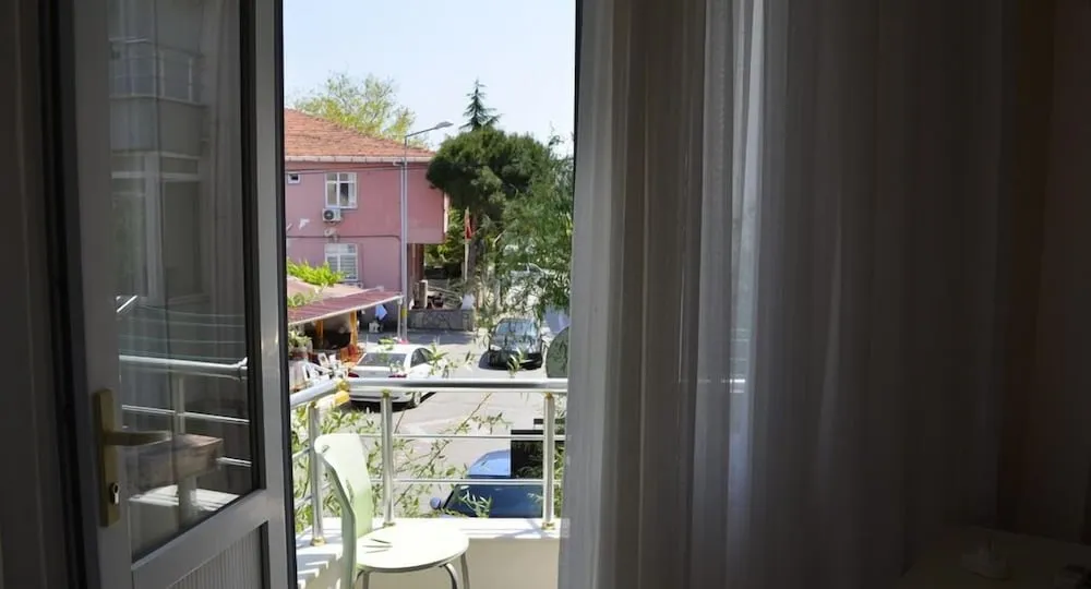 Üç Kişilik Oda