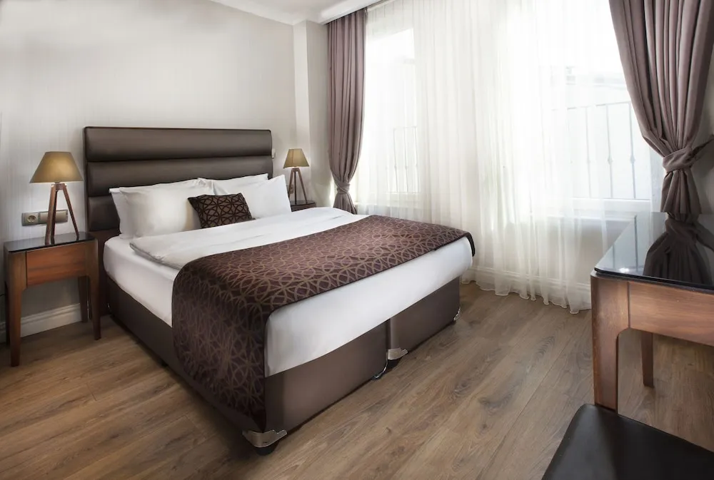 Deluxe Süit, 1 Yatak Odası, Balkon/Veranda, Şehir Manzaralı
