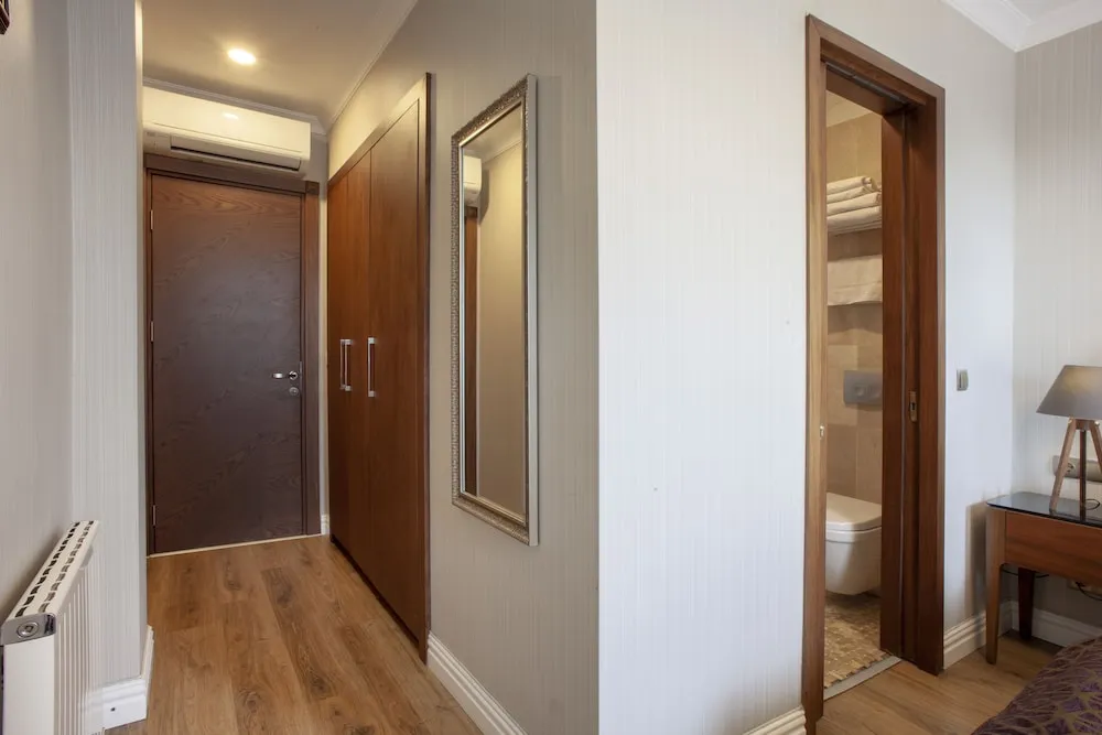 Deluxe Süit, 1 Yatak Odası, Balkon/Veranda, Kısmi Deniz Manzaralı