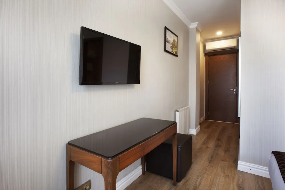 Deluxe Süit, 1 Yatak Odası, Balkon/Veranda, Kısmi Deniz Manzaralı