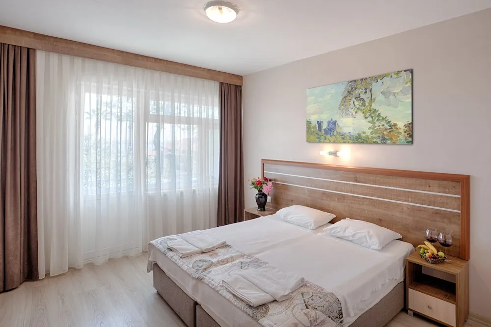 Üç Kişilik Oda, Deniz Manzaralı