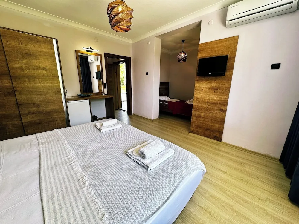 Üç Kişilik Oda, Deniz Manzaralı