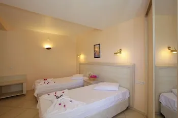 Catamaran Hotel
