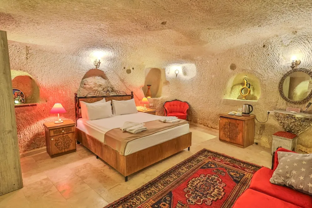 Superior Cave Room